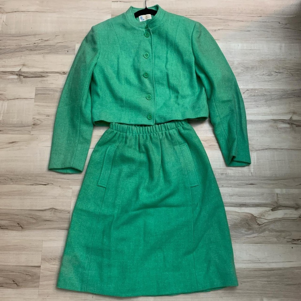 John Meyer of Norwich Vintage 1960s Kelly Green Wool Skirt and Crop Jacket Set